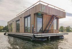 houseboat Camargue Port de Saint-Gilles dans le Gard