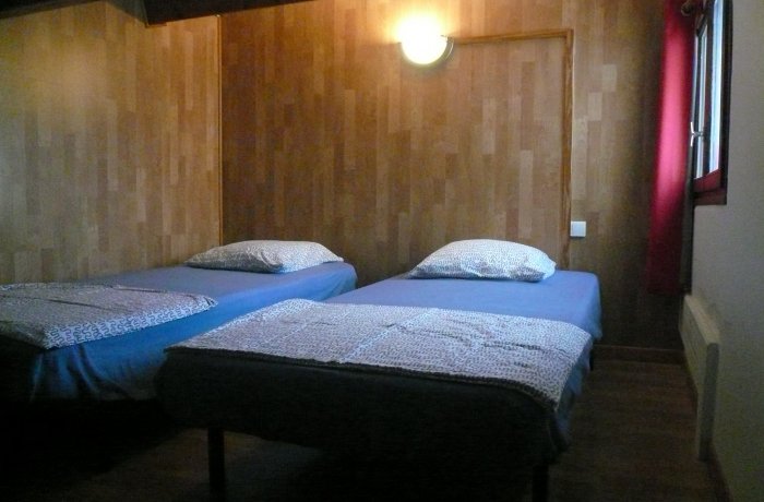 furnished accommodation Studio Rouge in Vauvert mezzanine bedroom 2