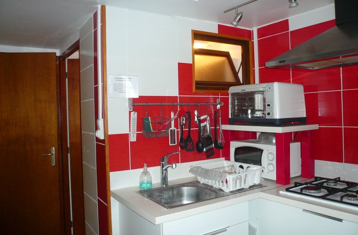 furnished accommodation Studio Rouge in Vauvert kitchen area