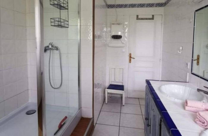 meublé de tourisme CAZAME à Vauvert salle d'eau