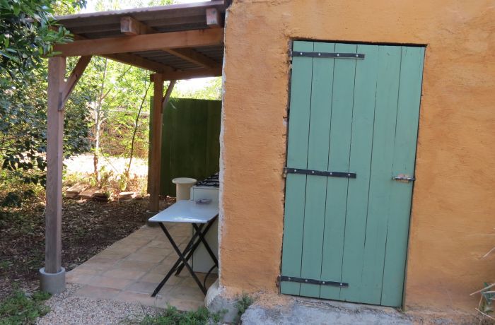 Dormitory room, natural welcome, covered outdoor kitchen