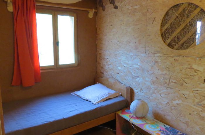 Dormitory room, natural welcome, single bed