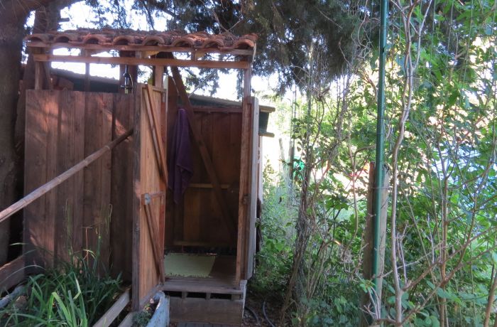 dormitory room, natural welcome, solar shower