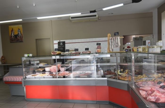 Lou Cat butcher shop in Aubord