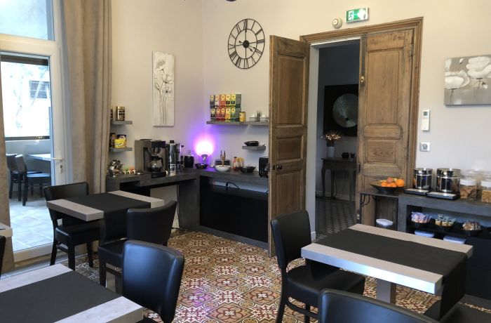 hotel le lys d'or Vauvert salle petit déjeuner